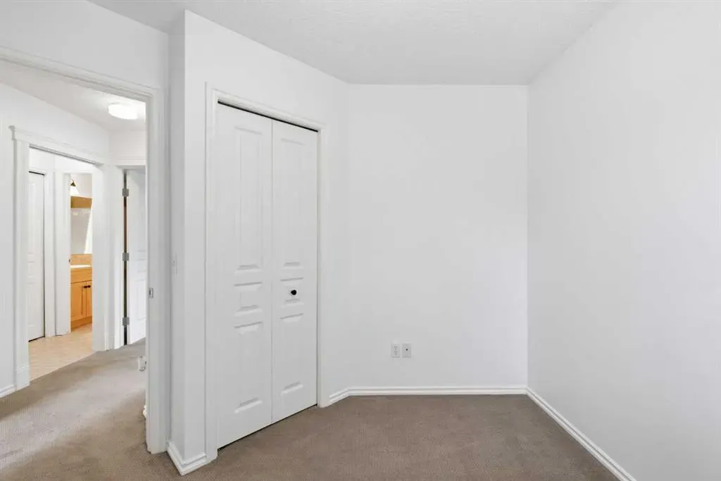 435 13 Avenue NE #2