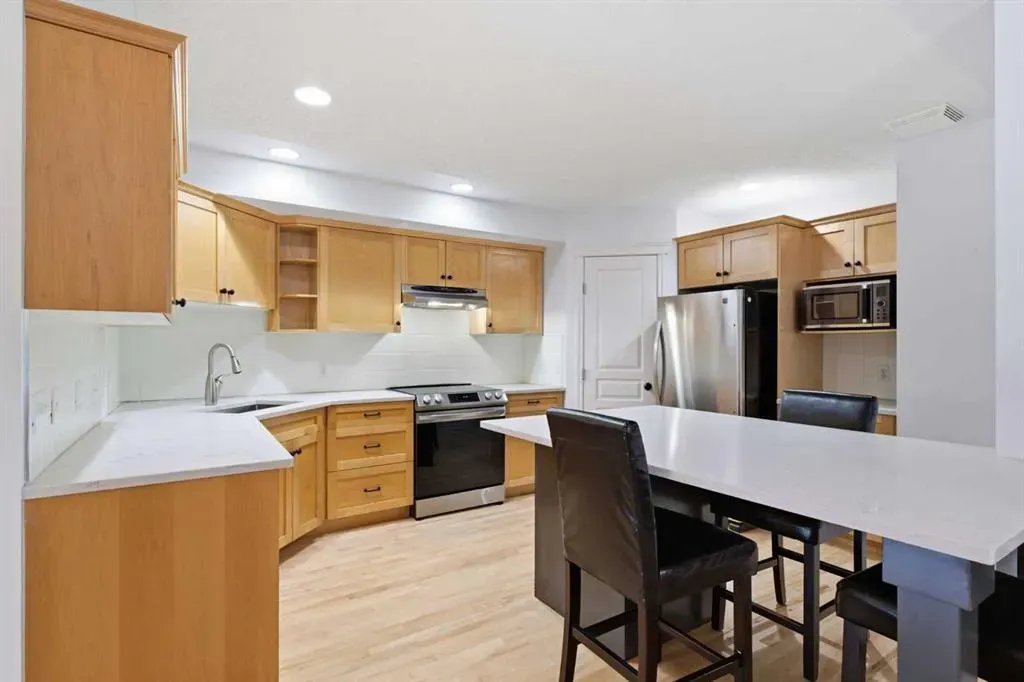 435 13 Avenue NE #2