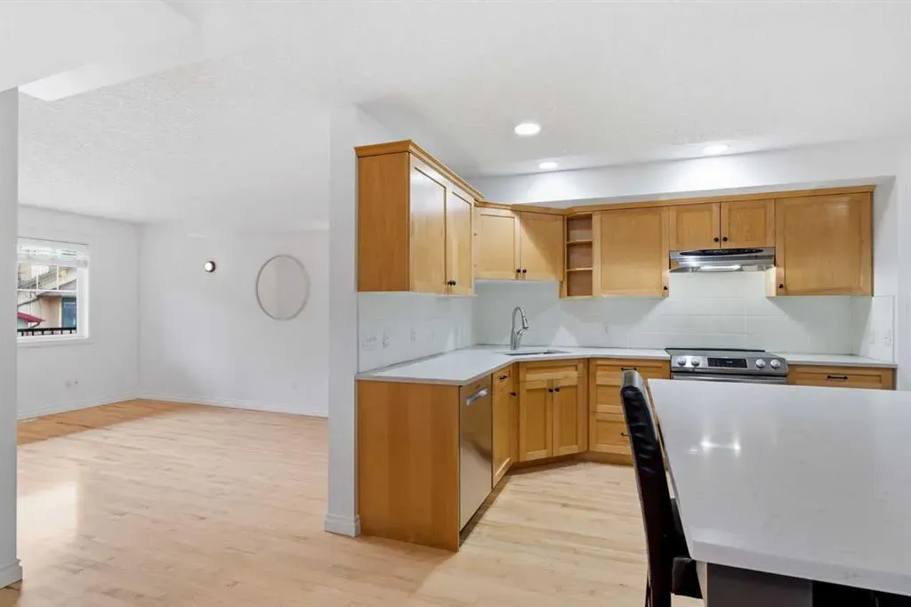 435 13 Avenue NE #2