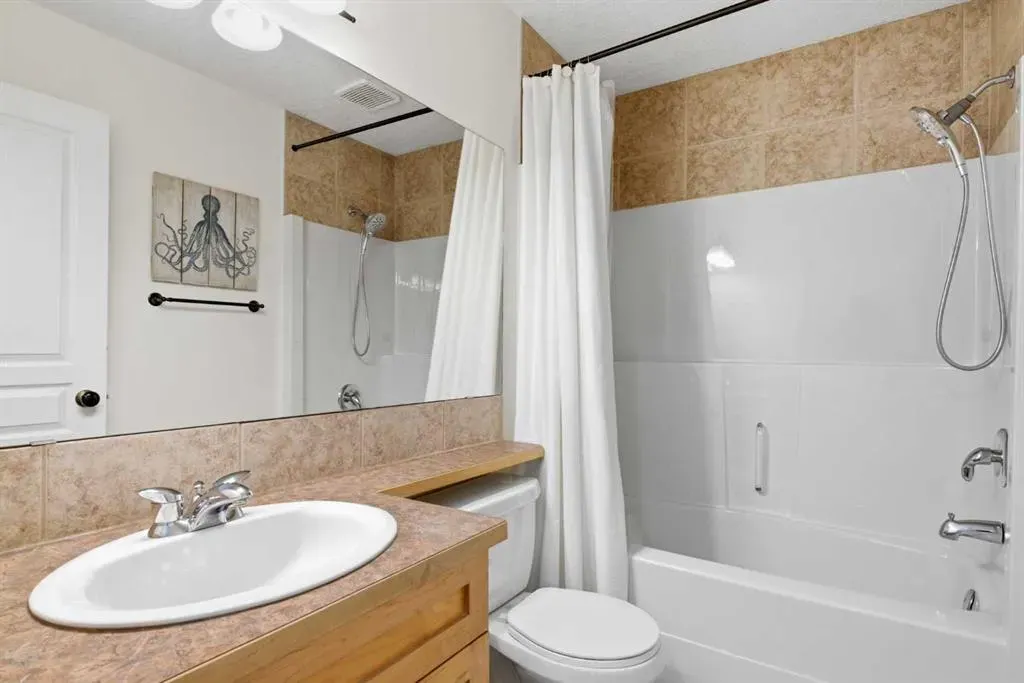 435 13 Avenue NE #2
