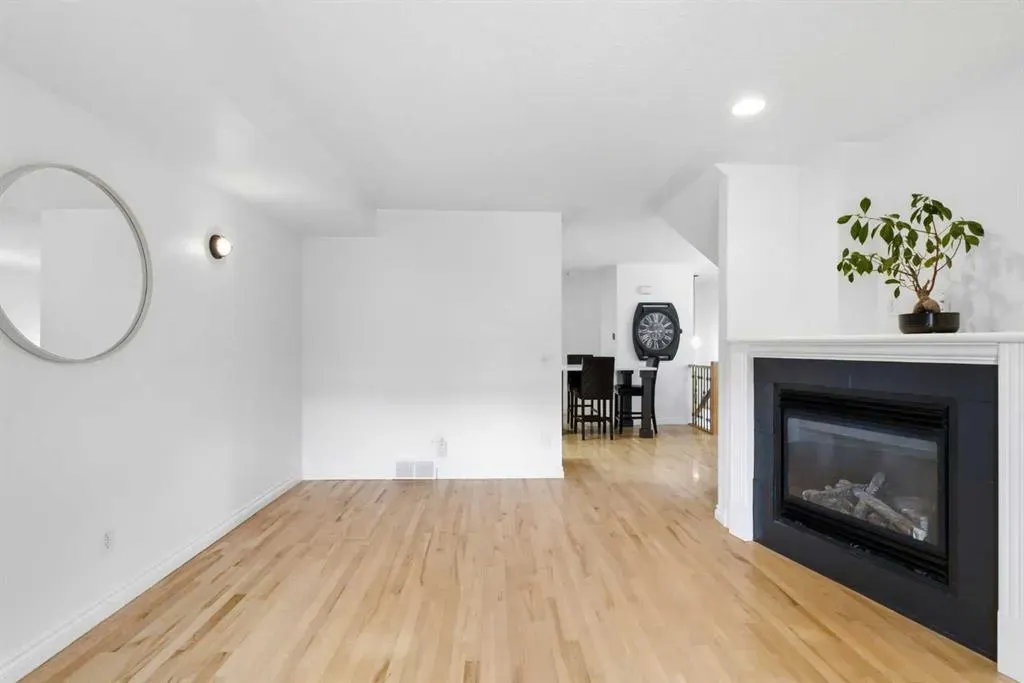 435 13 Avenue NE #2