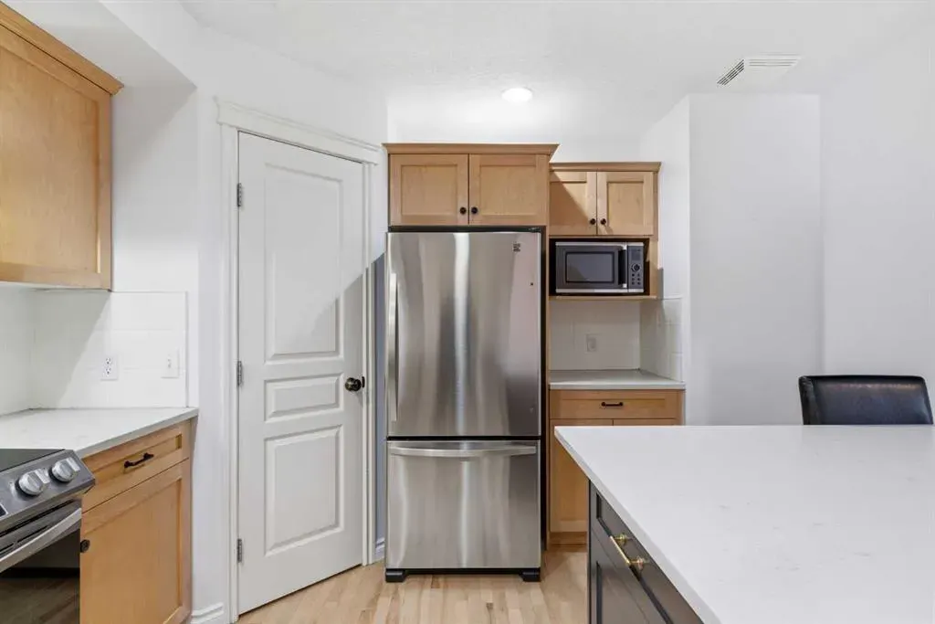 435 13 Avenue NE #2