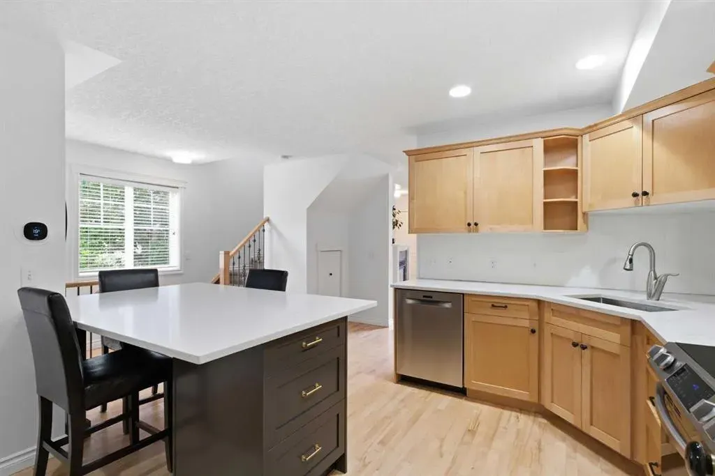 435 13 Avenue NE #2