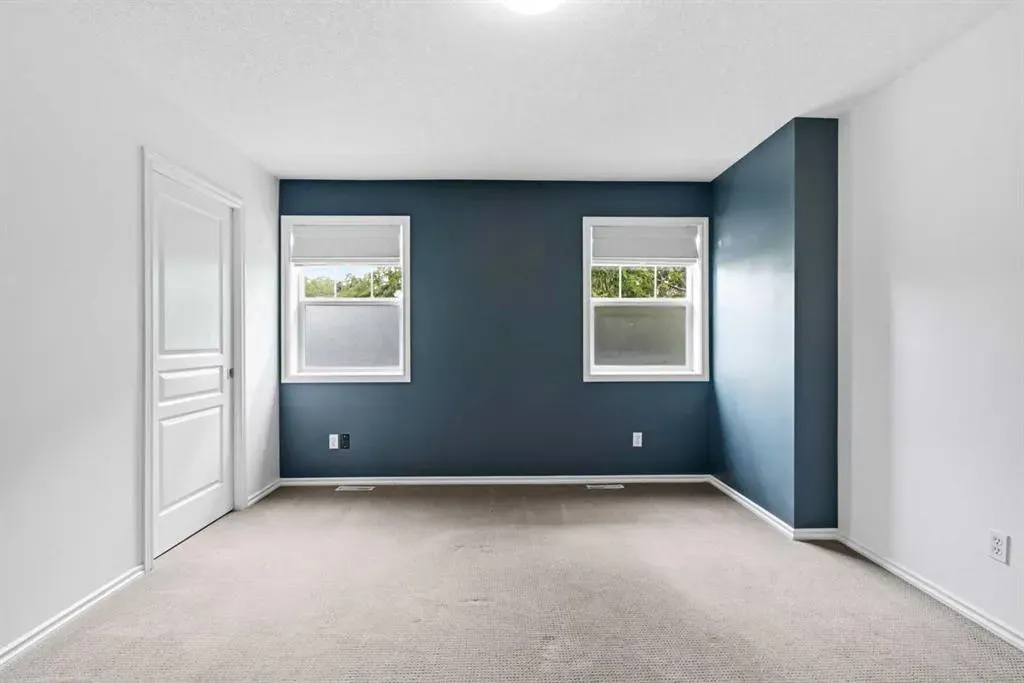 435 13 Avenue NE #2
