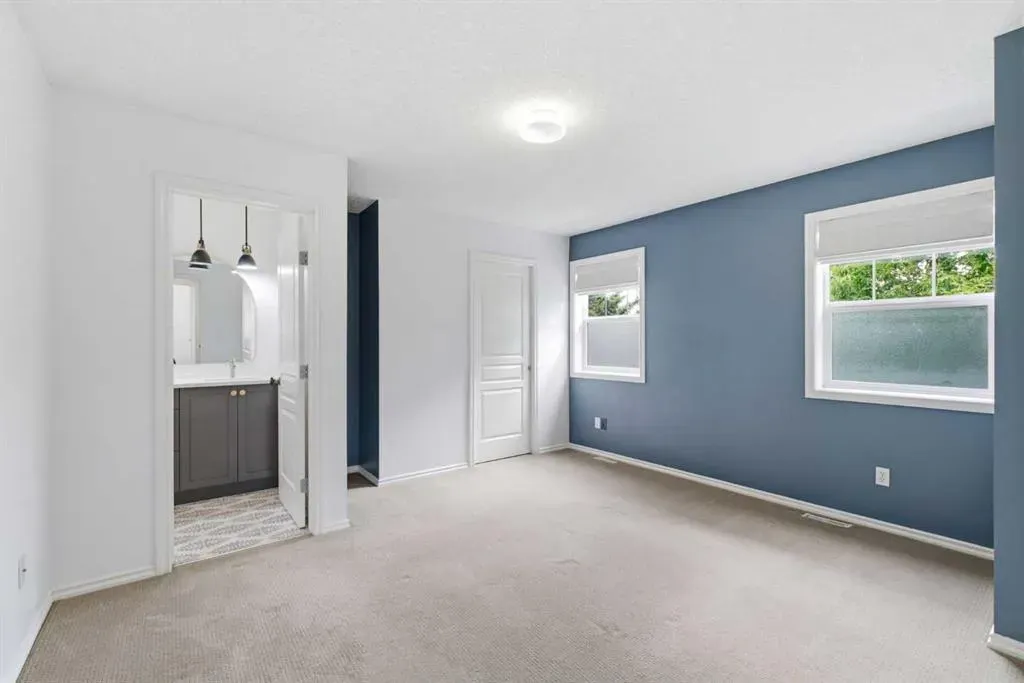 435 13 Avenue NE #2