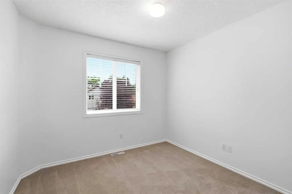 435 13 Avenue NE #2