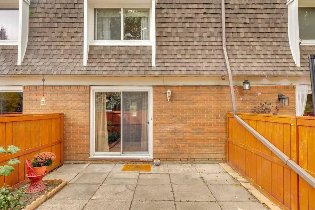 330 Canterbury Drive SW #23