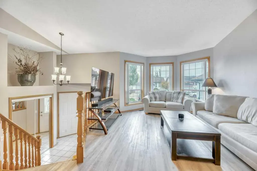 409 Strathford Bay