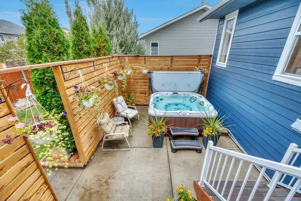 409 Strathford Bay