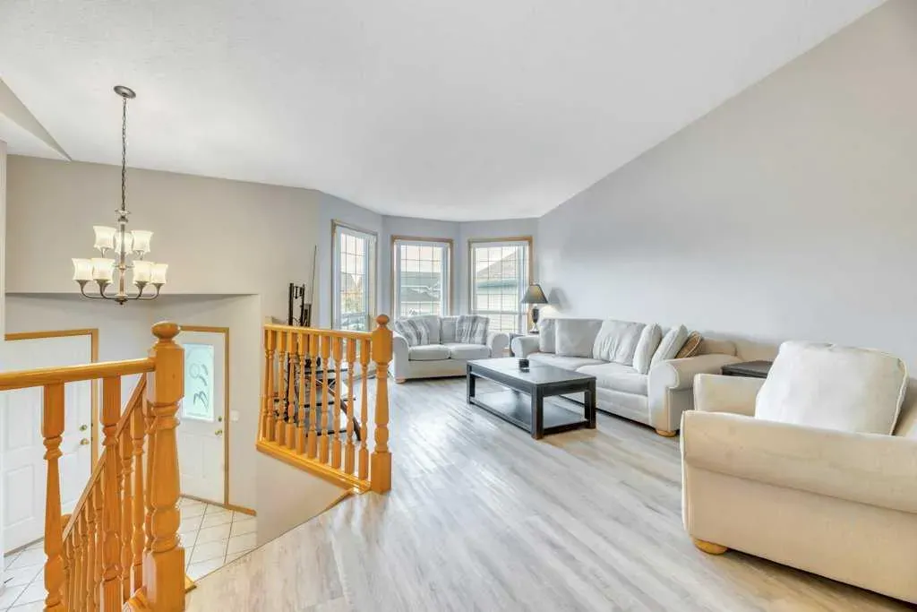 409 Strathford Bay