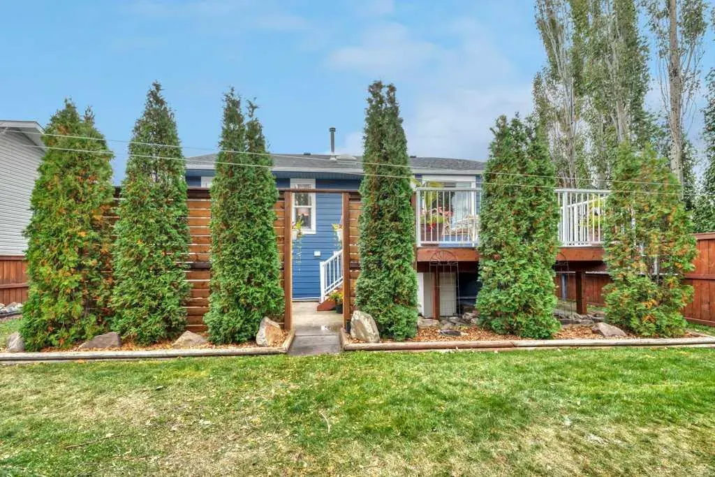 409 Strathford Bay