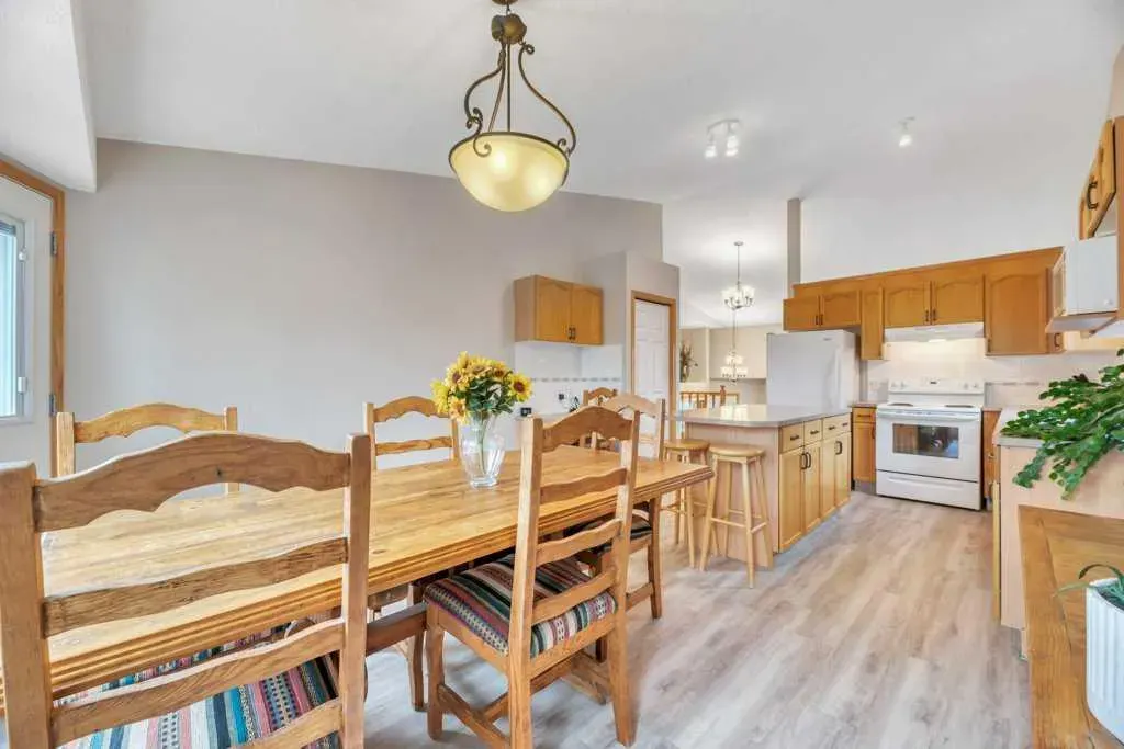 409 Strathford Bay