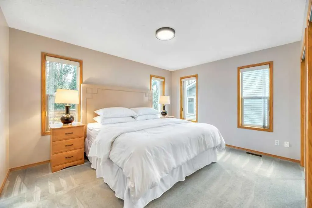 409 Strathford Bay