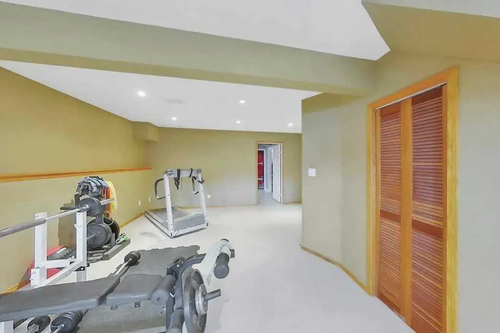 409 Strathford Bay