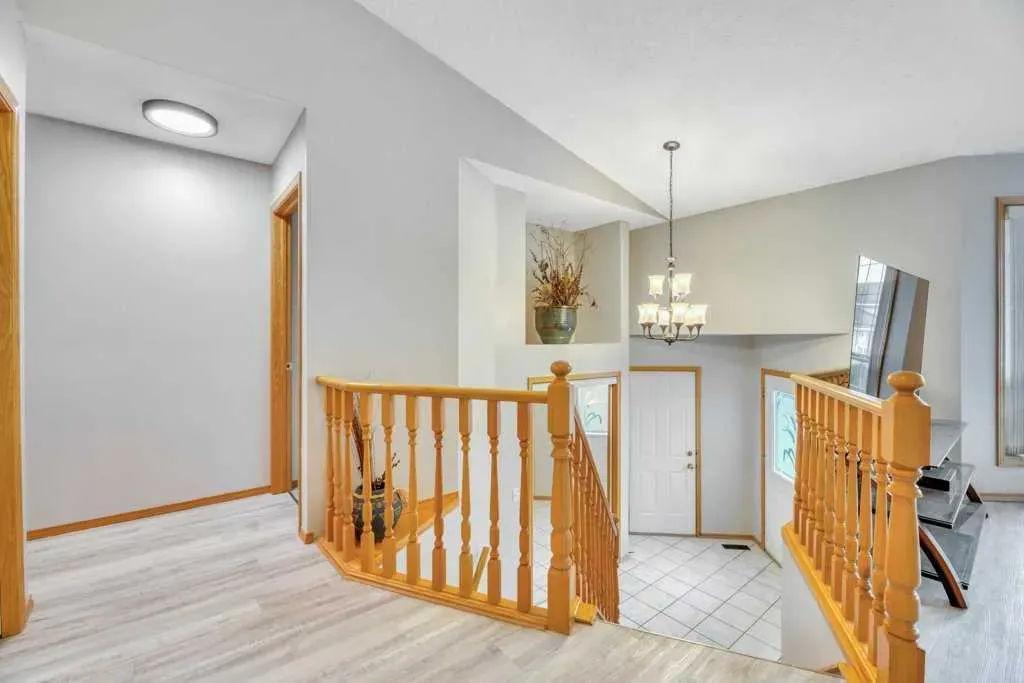 409 Strathford Bay