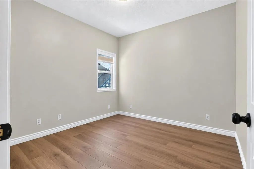 622 56 Avenue SW #102
