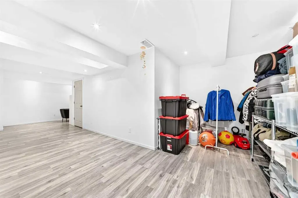 48 Royal Birch Villas NW