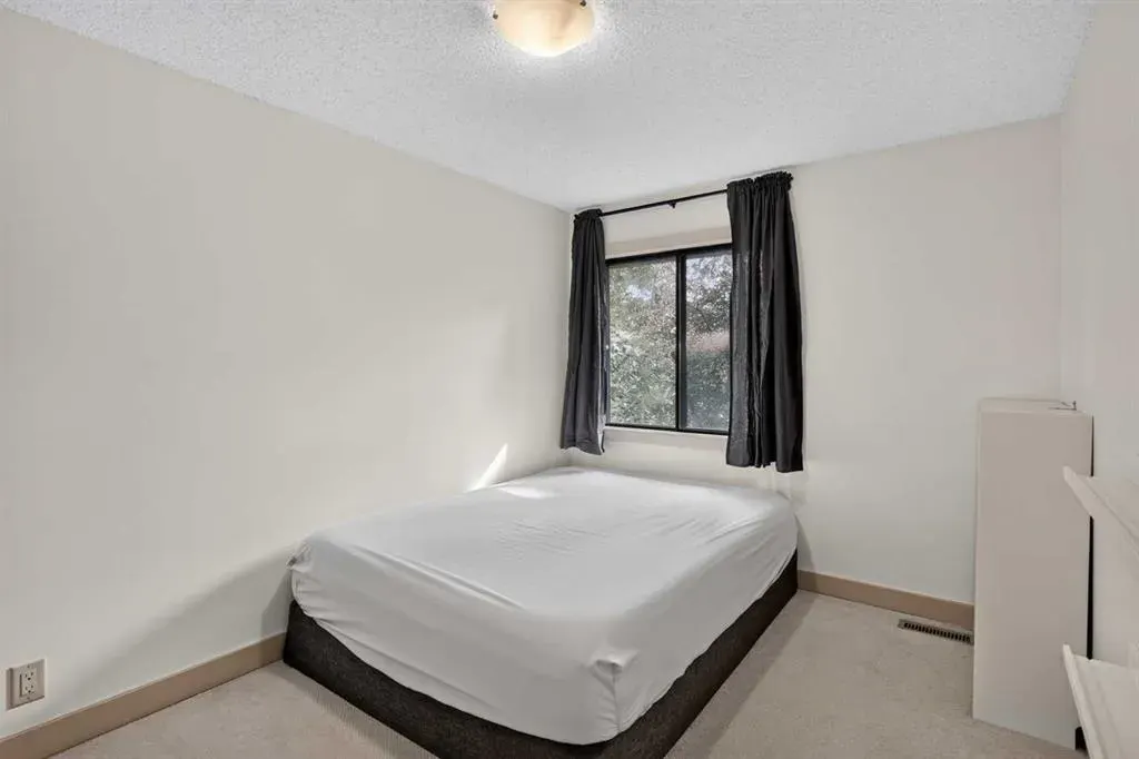 571 Point Mckay Grove NW