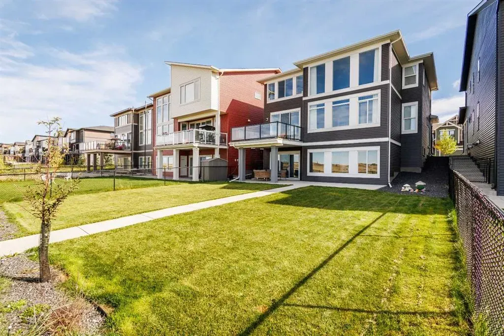 335 Lucas Way NW