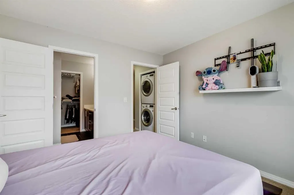280 Williamstown Close NW #302