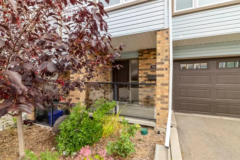 76 Coachway Gardens SW