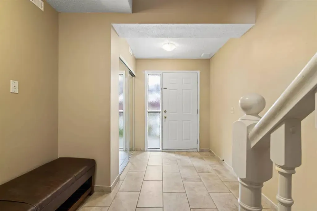 76 Coachway Gardens SW