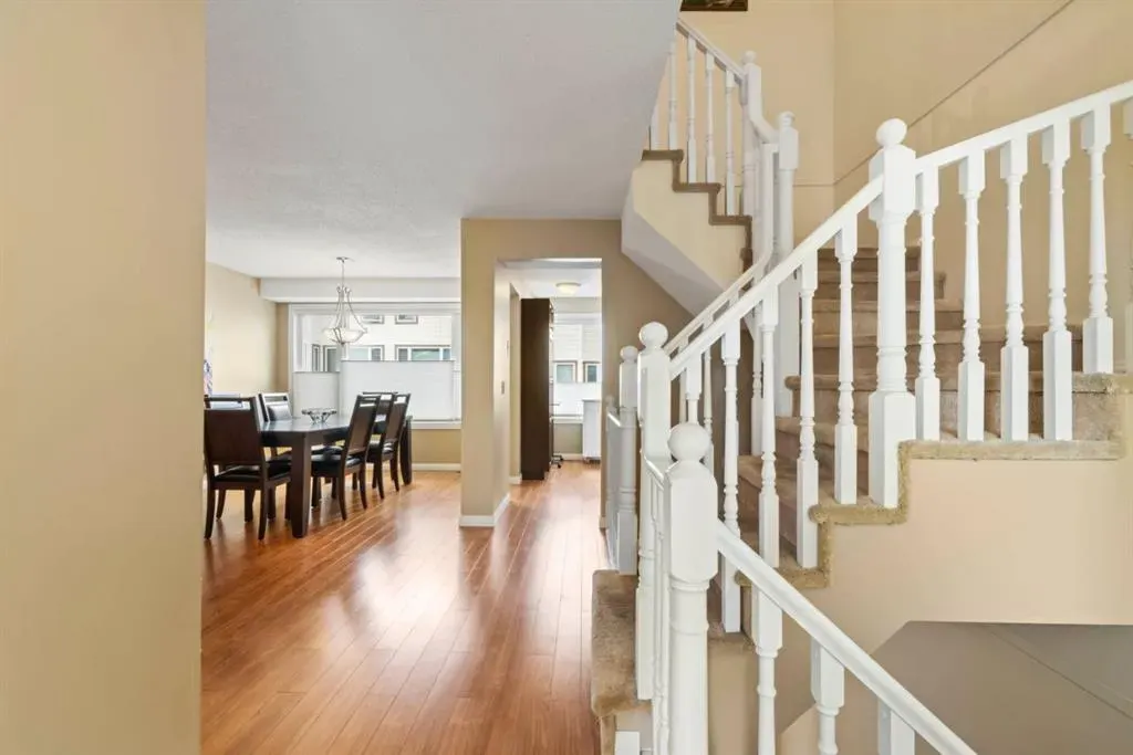 76 Coachway Gardens SW