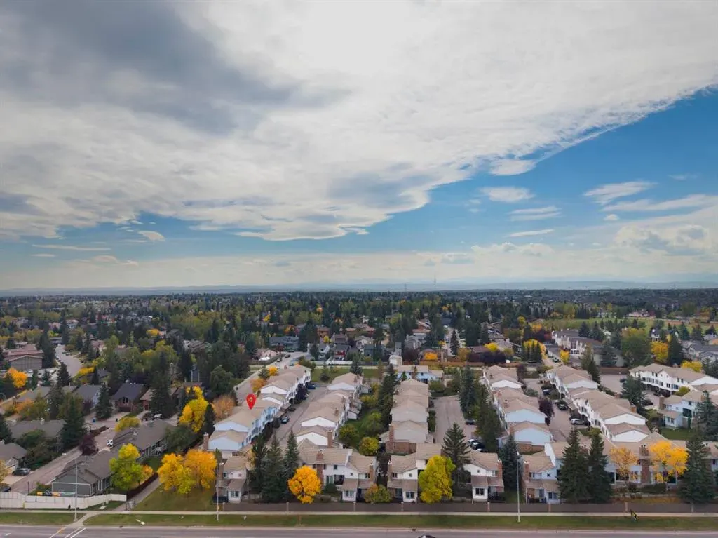 76 Coachway Gardens SW