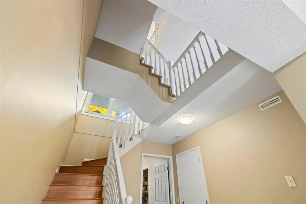 76 Coachway Gardens SW
