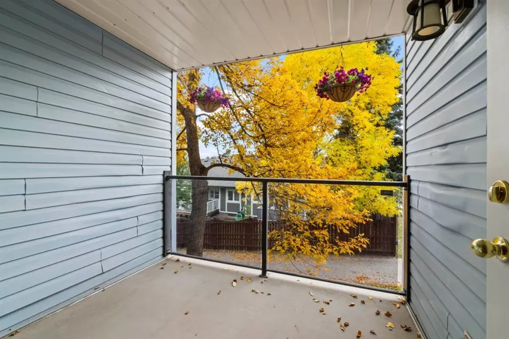 76 Coachway Gardens SW