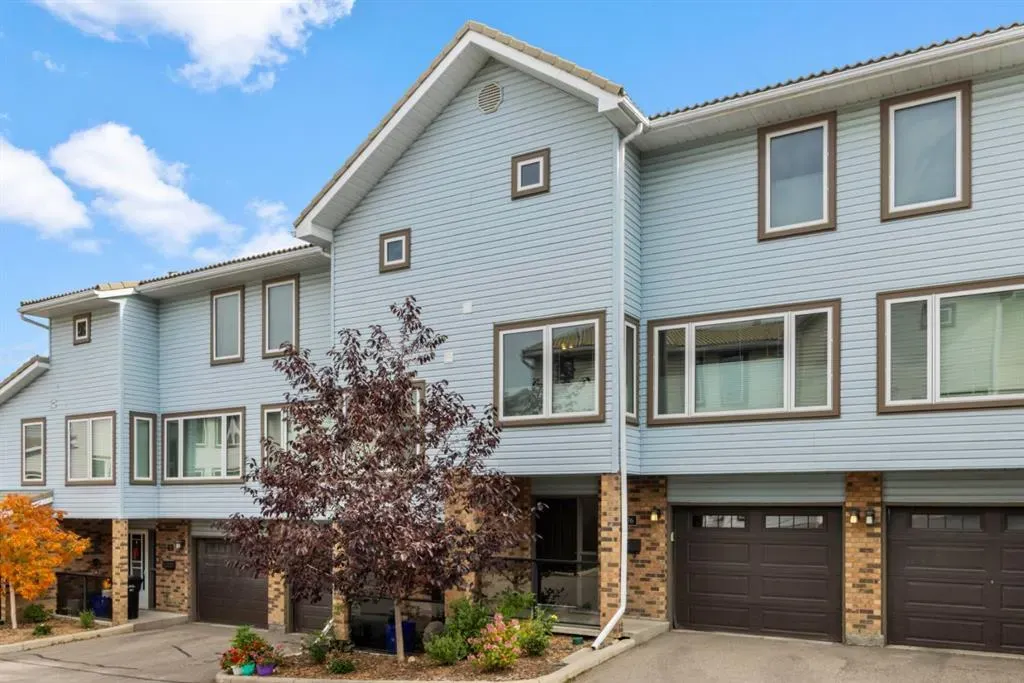 76 Coachway Gardens SW
