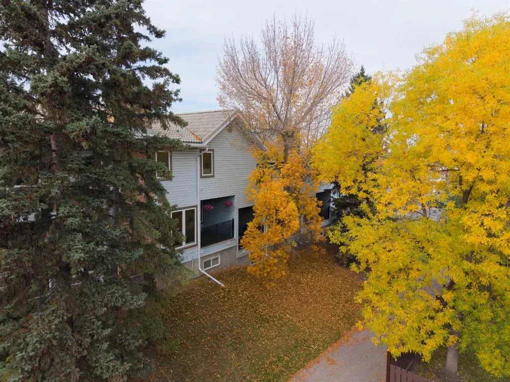 76 Coachway Gardens SW