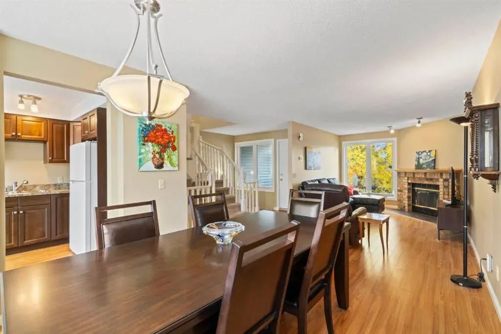 76 Coachway Gardens SW