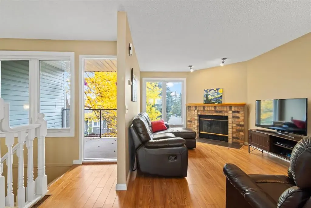 76 Coachway Gardens SW