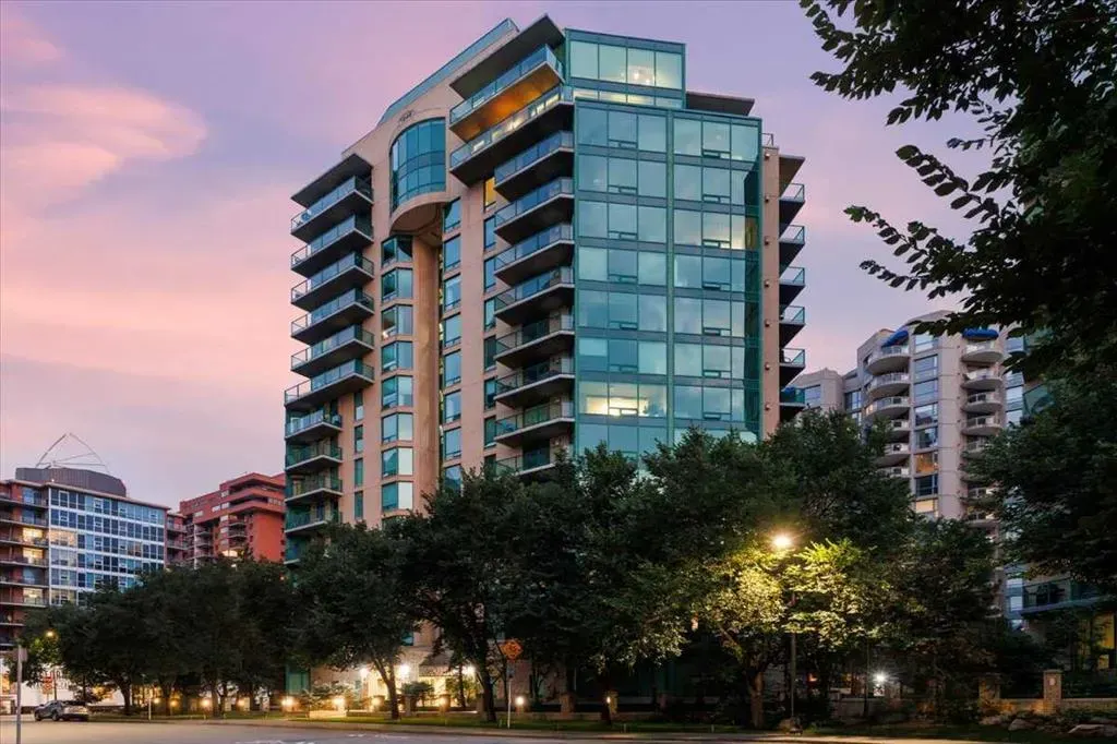 801 2 Avenue SW #1402