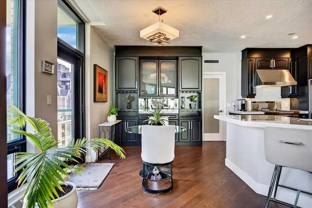 801 2 Avenue SW #1402