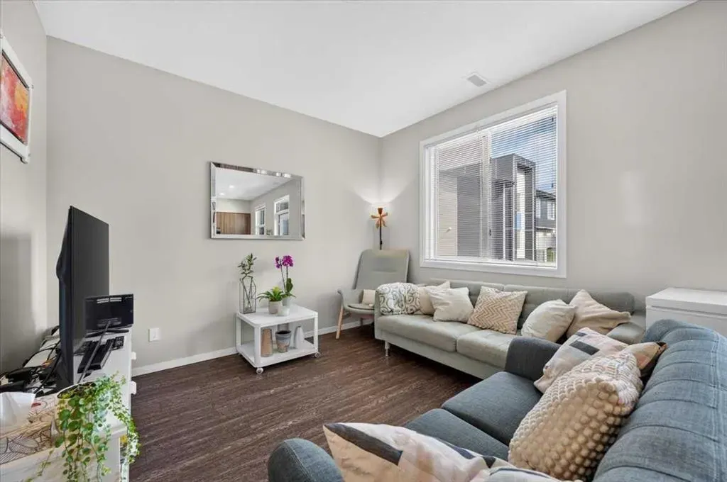 235 Redstone Walk NE #204