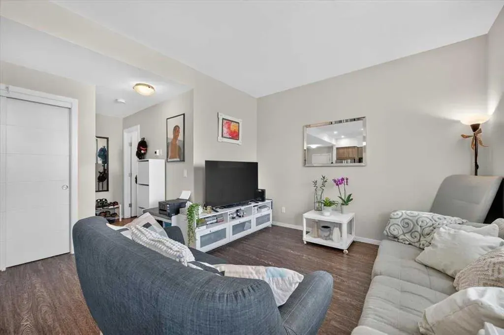 235 Redstone Walk NE #204