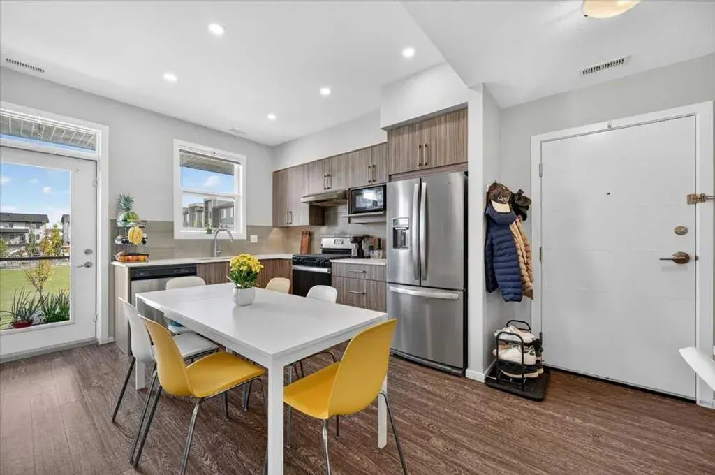 235 Redstone Walk NE #204