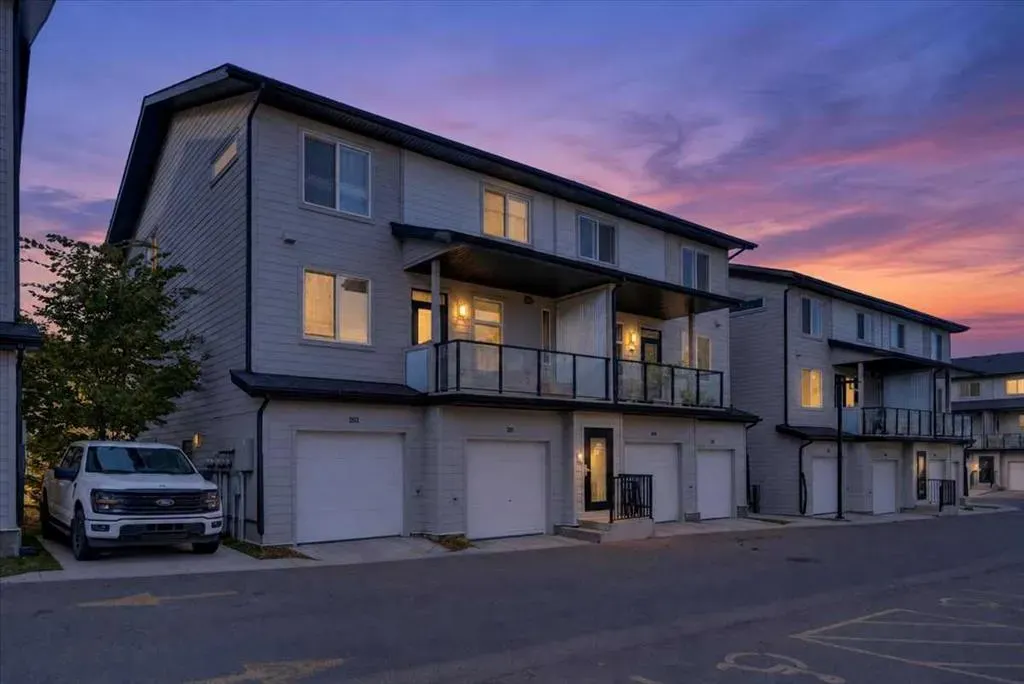 235 Redstone Walk NE #204