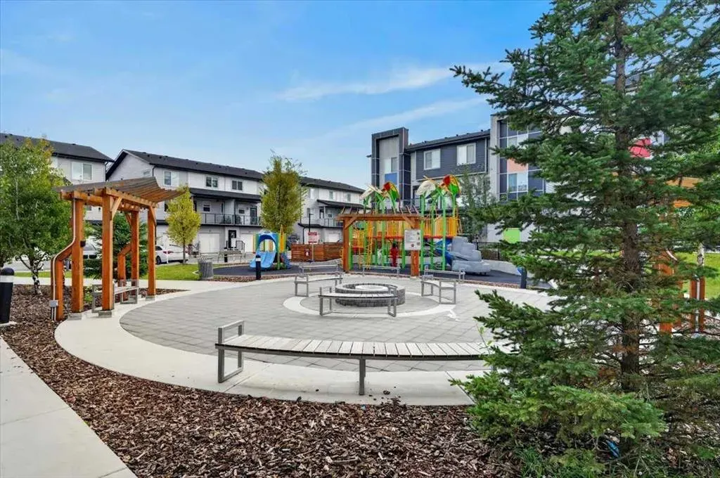 235 Redstone Walk NE #204