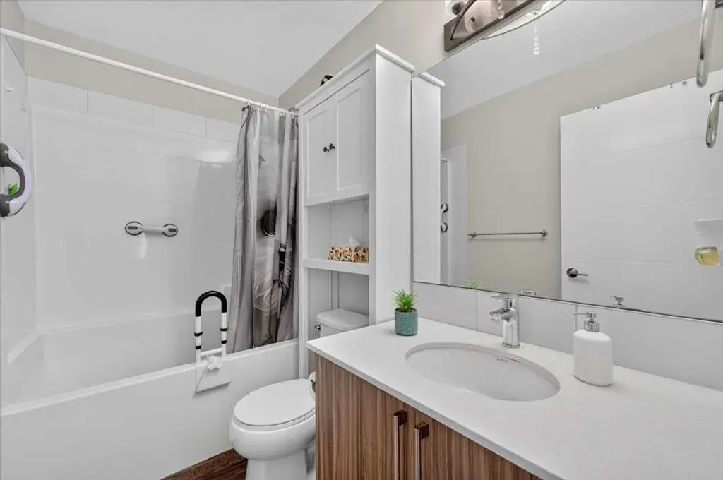 235 Redstone Walk NE #204