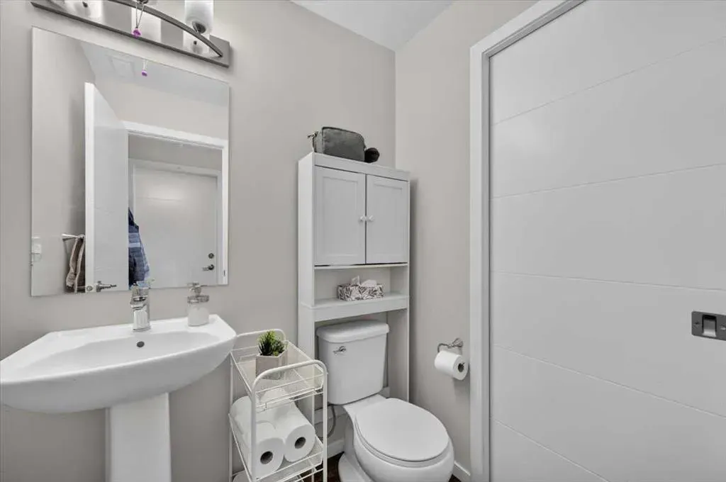 235 Redstone Walk NE #204