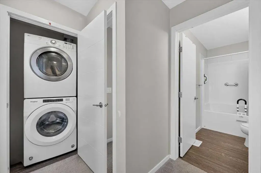 235 Redstone Walk NE #204