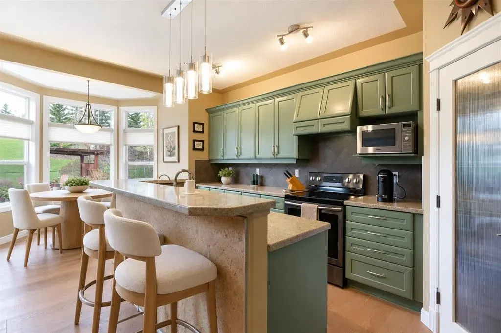 30 Discovery Ridge Gardens SW