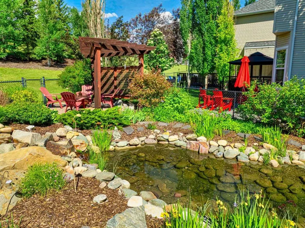 30 Discovery Ridge Gardens SW