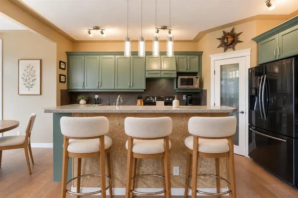 30 Discovery Ridge Gardens SW
