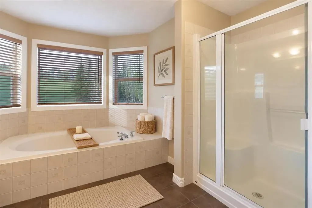 30 Discovery Ridge Gardens SW