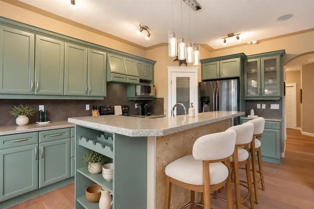 30 Discovery Ridge Gardens SW