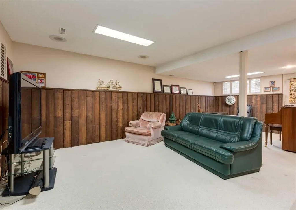 4808 Valiant Drive NW